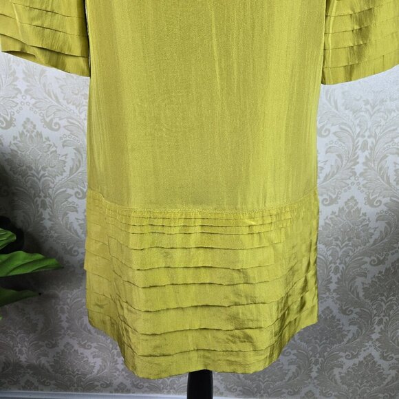 Burberry London Size 4 100% Silk Chartreuse Green Dress 3/4 Sleeve Pleat Detail - Picture 4 of 11